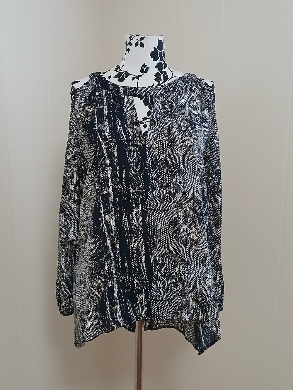 Cold Shoulder Long-Sleeve Tunic
